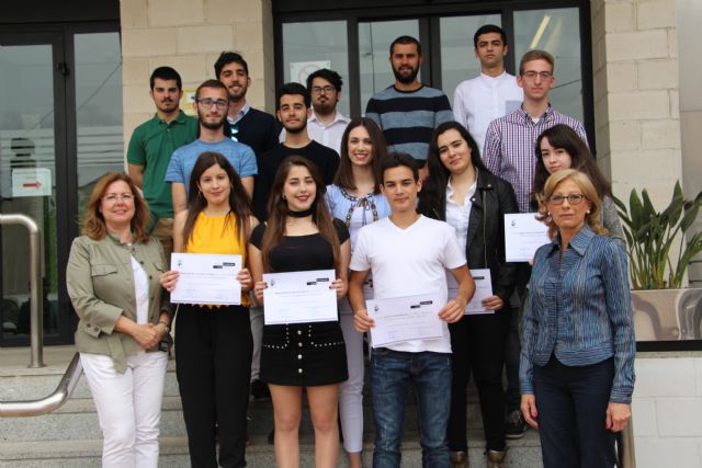 San Pedro del Pinatar premia a alumnos excelentes en bachillerato y grados universitarios