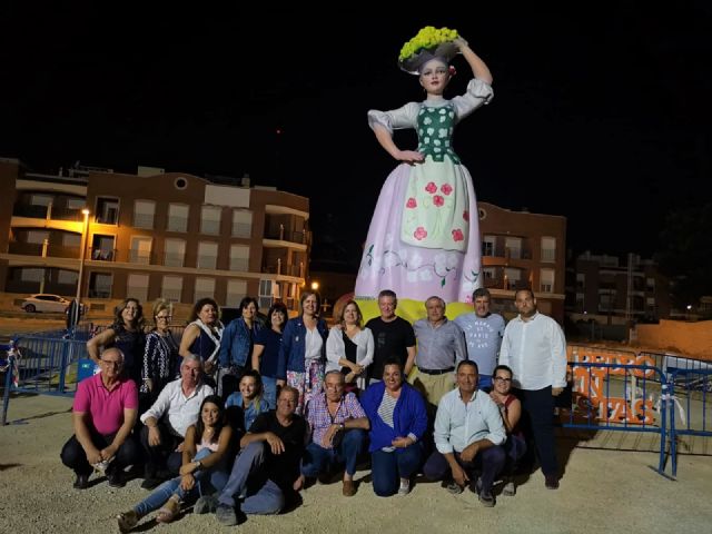 La tradición huertana protagoniza la hoguera de San Pedro del Pinatar