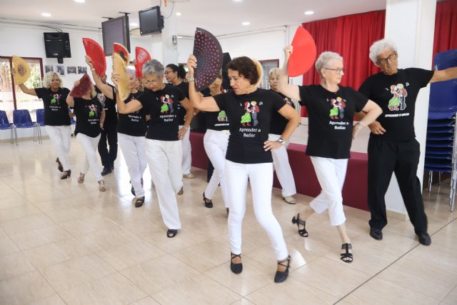 Los hogares de San Pedro y Lo Pagán acaban el curso con premios, reconocimientos y una muestra de los trabajos realizados en los talleres