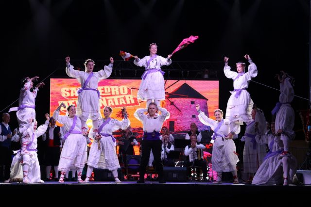 El XIX Festival de Folklore 'Villa de San Pedro' arranca con una gran noche de tradiciones