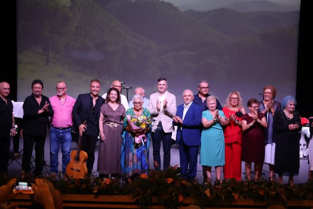 Más de 400 personas disfrutan de la comedia musical “Todos al Bautizo” del coro de mayores Voces Doradas