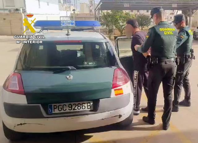 La Guardia Civil desarticula un grupo criminal que amenazó de muerte a una pareja para que abandonara su domicilio