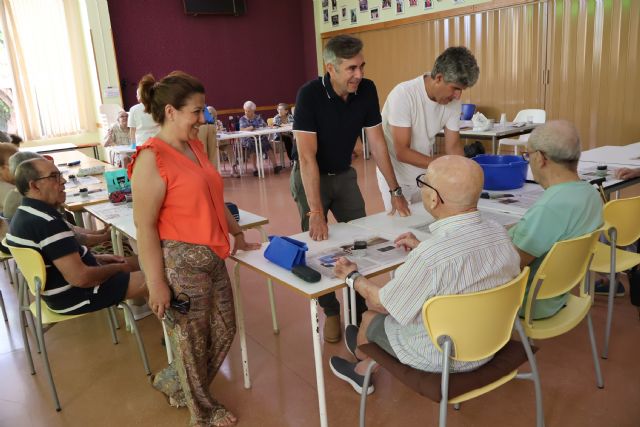 Los mayores del Centro de Día aprenden jardinería