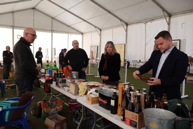 El II Encuentro de Intercambios de Objetos Cerveceros, Coca-Cola y Afines del Mar Menor reúne a 13 stands