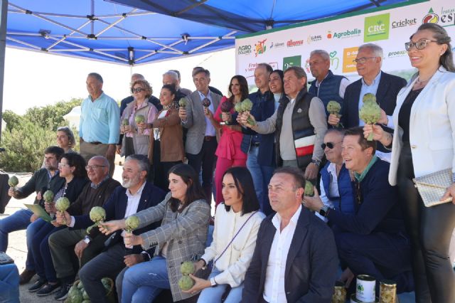 San Pedro del Pinatar se convierte en capital de la alcachofa con Nuria Fergó como madrina