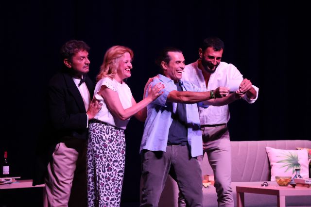 El humor y la solidaridad llenan el Teatro Geli Albaladejo con la obra benéfica Ese No
