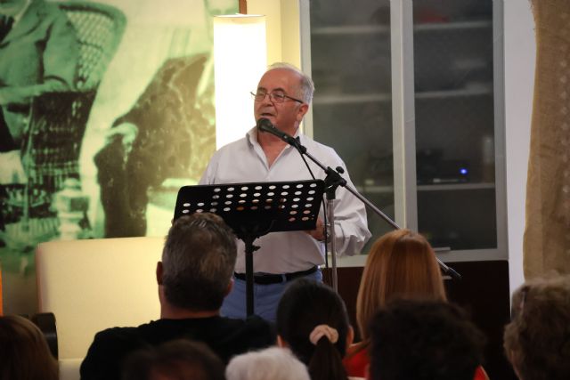 Santiago Rosique presenta su obra Pinatar Histórico