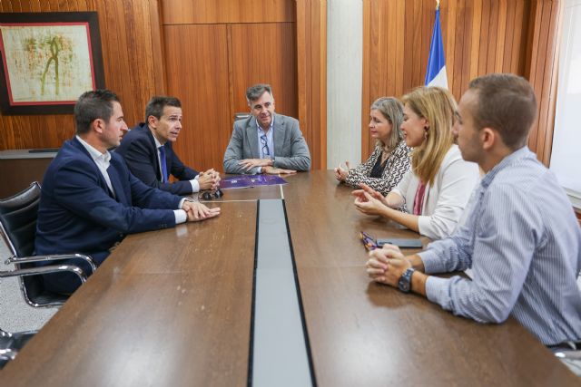 El Ayuntamiento y Microbank firman un convenio para fomentar el autoempleo y la actividad emprendedora