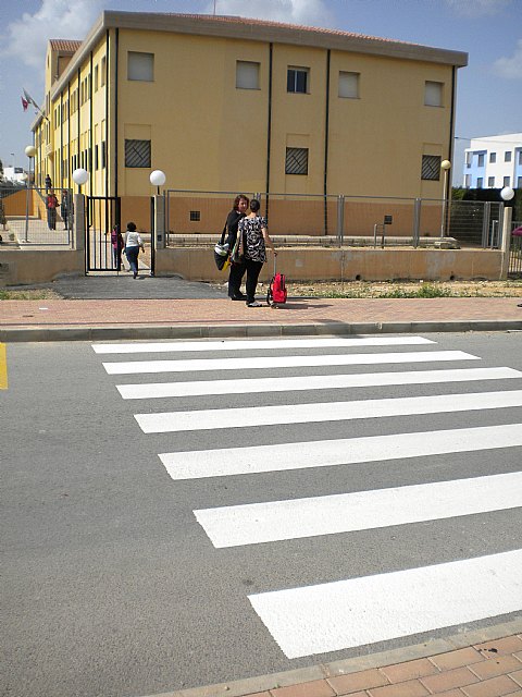Fotografía del paso del peatones al que hace referencia la nota de prensa y que ha sido pintado a instancias de la petición de UPyD