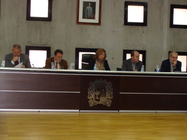 El Pleno aprueba las bases de contratación para la explotación del Centro de Actividades Náuticas
