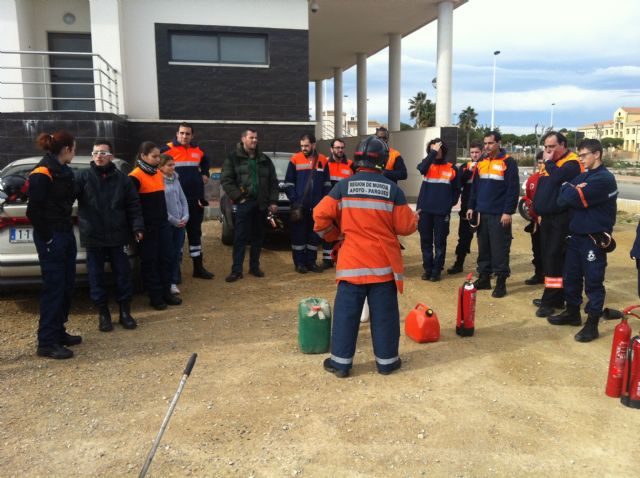 Emergencias imparte un curso de prevención de incendios a más una veintena de voluntarios