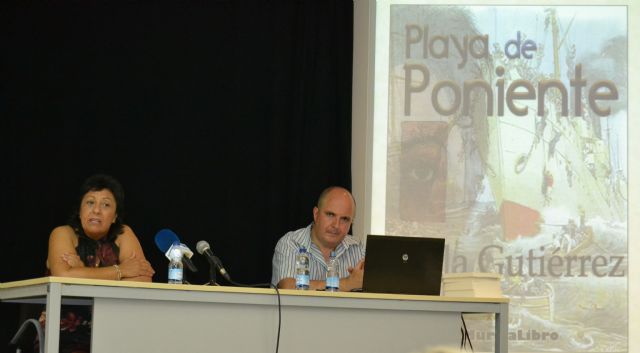 Lola Gutiérrez presenta en San Pedro del Pinatar su nueva novela 'Playa de Poniente'