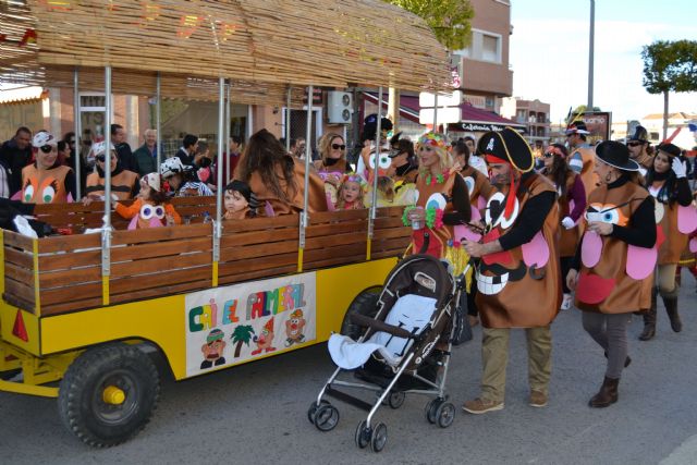 Cientos de personas participan en el desfile de Carnaval de San Pedro del Pinatar