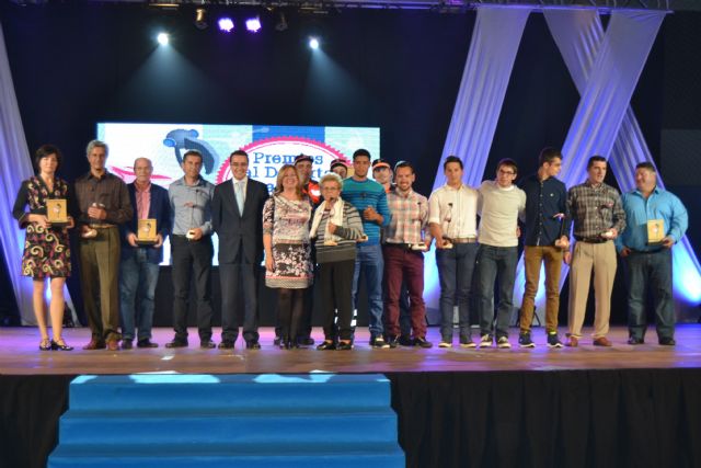 Homenaje al esfuerzo de los deportistas locales en la entrega de Premios al Deporte Pinatarense