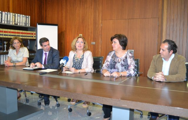 La Fundación CajaMurcia destina 3.000 euros a la financiación de la Universidad Popular