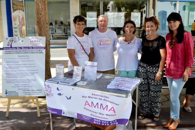 AMMA celebra el Día Mundial del Alzheimer con una mesa informativa en San Pedro del Pinatar