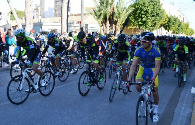 Un total de 177 ciclistas participan en el XV Memorial 'El Capellán' de San Pedro del Pinatar