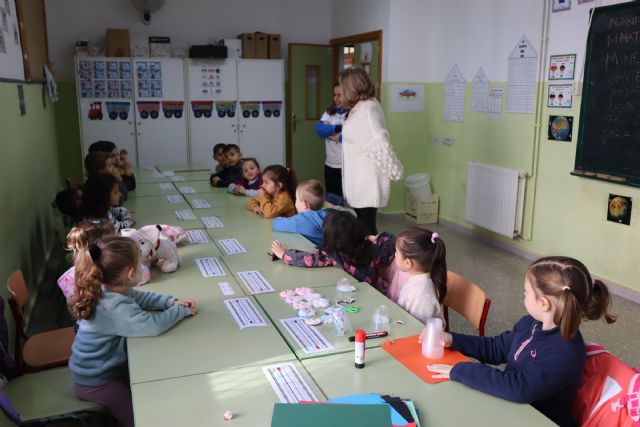 El colegio Ntra. Sra. del Carmen acoge la Escuela de Navidad con más de un centenar de niños