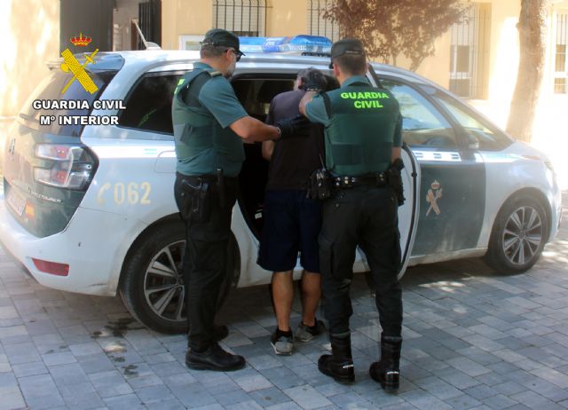 La Guardia Civil detiene al presunto autor de un robo con violencia e intimidación en un comercio de Cañadas de San Pedro