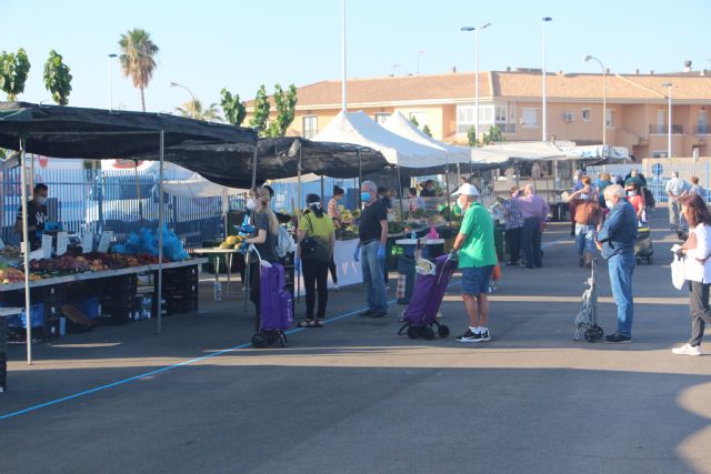El mercadillo semanal de San Pedro del Pinatar retoma su actividad en el Recinto Ferial con productos de alimentación