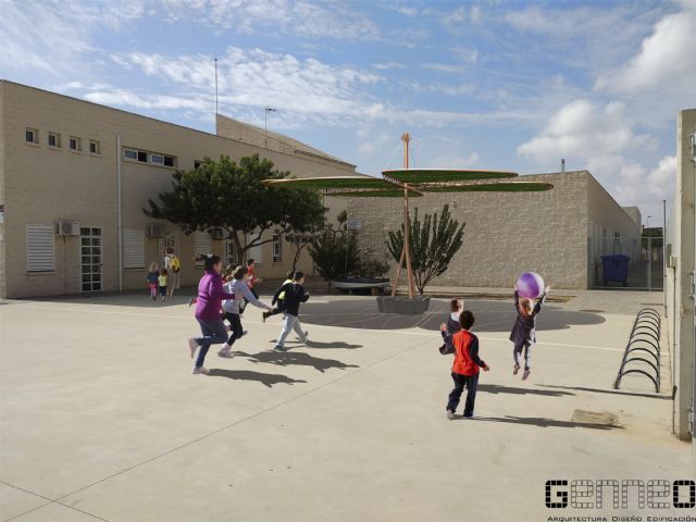 Un sistema de pérgolas creará 'jardines de sombra' en los patios de los colegios públicos de la localidad