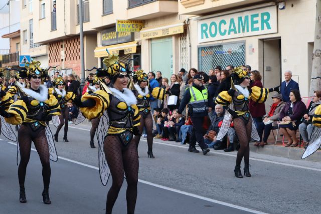 Más de 1.500 personas llenaron de fantasía y ritmo las calles de San Pedro del Pinatar en el desfile de Carnaval