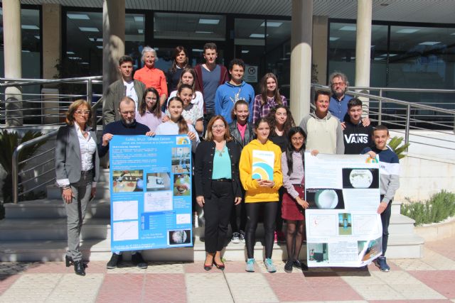 Alumnos del IES Dos Mares presentan un proyecto sobre la cristalización al concurso 'Mineraliza-SEM'