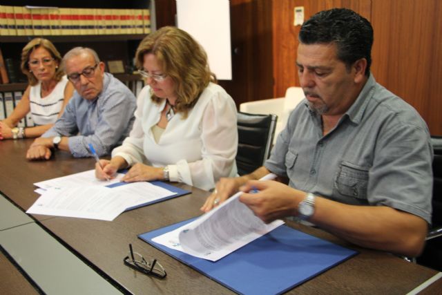 Ayuntamiento y FAGA renuevan su compromiso para reducir el absentismo escolar del alumnado gitano