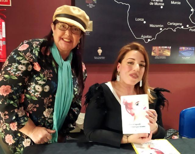 Laura Pérez Torregrosa  presentó 'El cuello es el segundo corazón que tenemos'