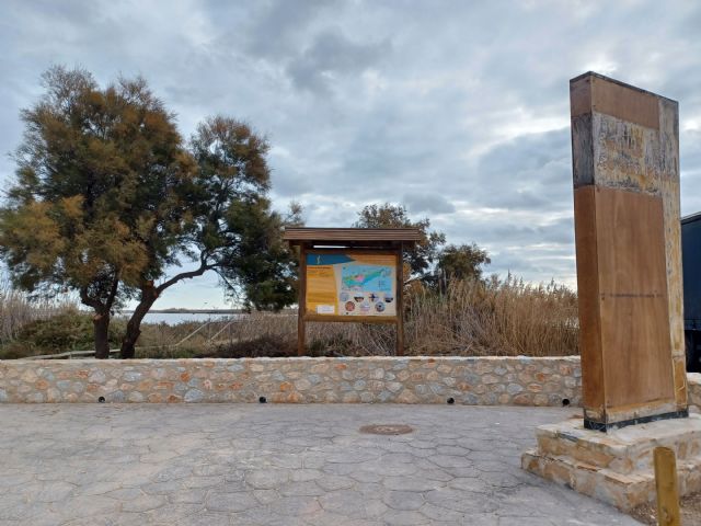 El Gobierno regional remodela y mejora el acceso peatonal del Parque Regional Salinas de San Pedro