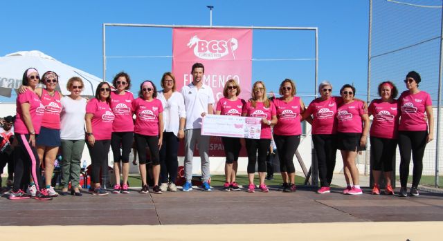 'Arena Dancing in pink' recauda 600 euros para el equipo 'Flamenco Rosa'