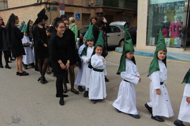 Los alumnos del San Pedro Apóstol trasladan en procesión la imagen de San Juan Evangelista - Semana Santa 2018