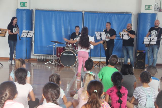La Unión Musical y el festival Allegro acercan la música a los más pequeños en los centros escolares