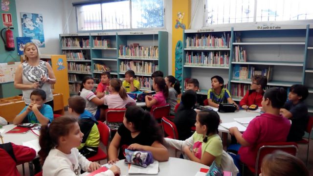 Alumnos de Maspalomas visitan la Casa de la Cultura con motivo del Día de la Biblioteca