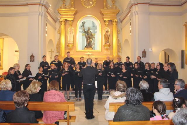 La Coral Patnia ofreció el tradicional recital 'Voces de Pasión' en la iglesia de San Pedro