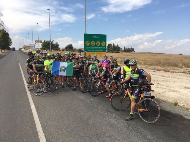 Más de 40 integrantes del club ciclista Pinatar realiza una ruta cicloturística a Bullas