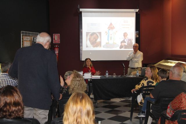 Francisco Antonio Ortega presenta en San Pedro del Pinatar varias de sus publicaciones sobre educación