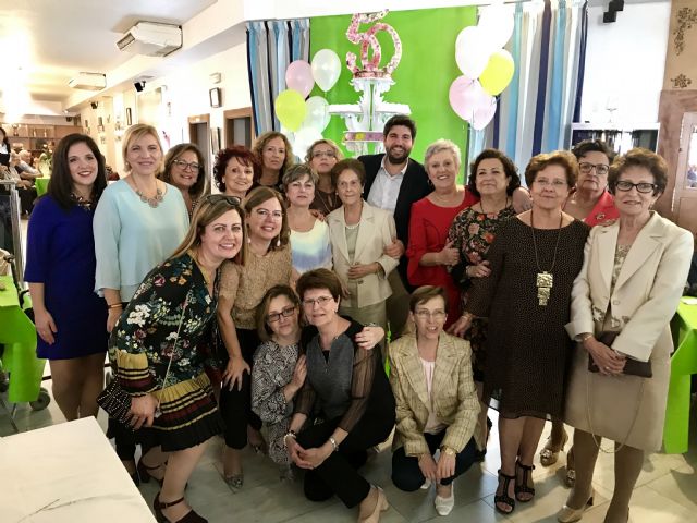 López Miras asiste al 50 aniversario de la Asociación de Amas de Casa 'Virgen de la Piedad' de San Pedro del Pinatar