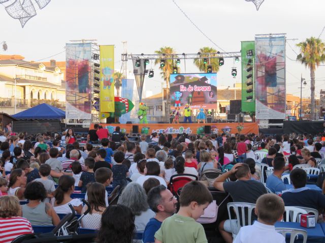 El show '1,2,3 cantemos otra vez' con La Pandilla de Drilo congrega a cientos de niños en las fiestas patronales
