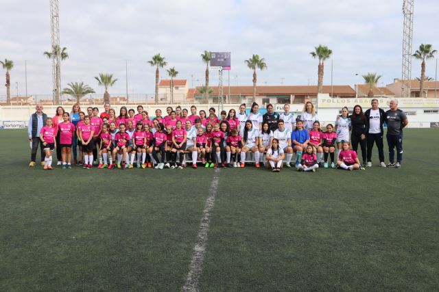 El Atlético Pinatarense presenta su nuevo equipo femenino de iniciación al fútbol