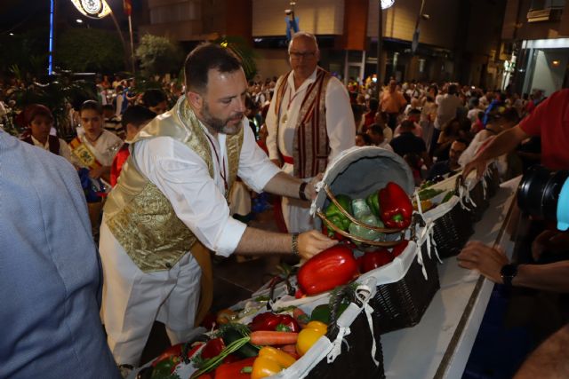 Los pinatarenses honran a San Pedro Apóstol en la tradicional Ofrenda de Frutos