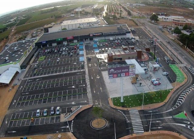 Abre sus puertas el nuevo parque comercial Pinatar Park