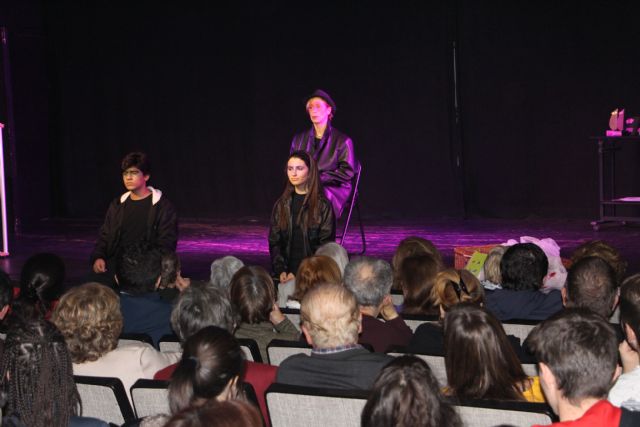 'Entrevías'  de Teatro El Matadero obtiene premio a la mejor representación de la VIII Muestra de Teatro Aficionado