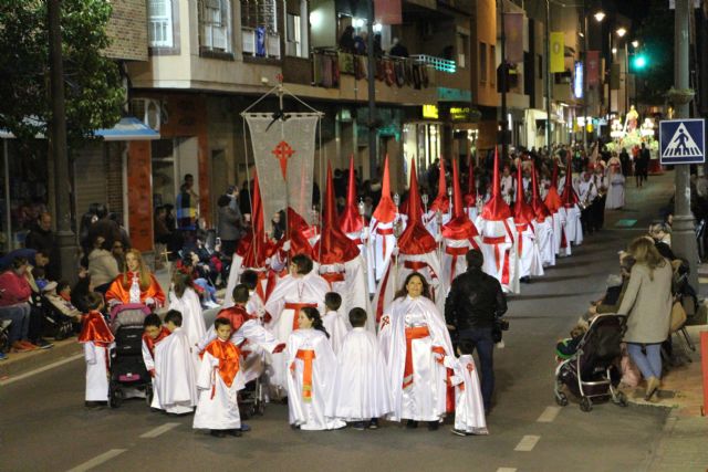 Pesar y aflicción en la solemne procesión del Santo Entierro